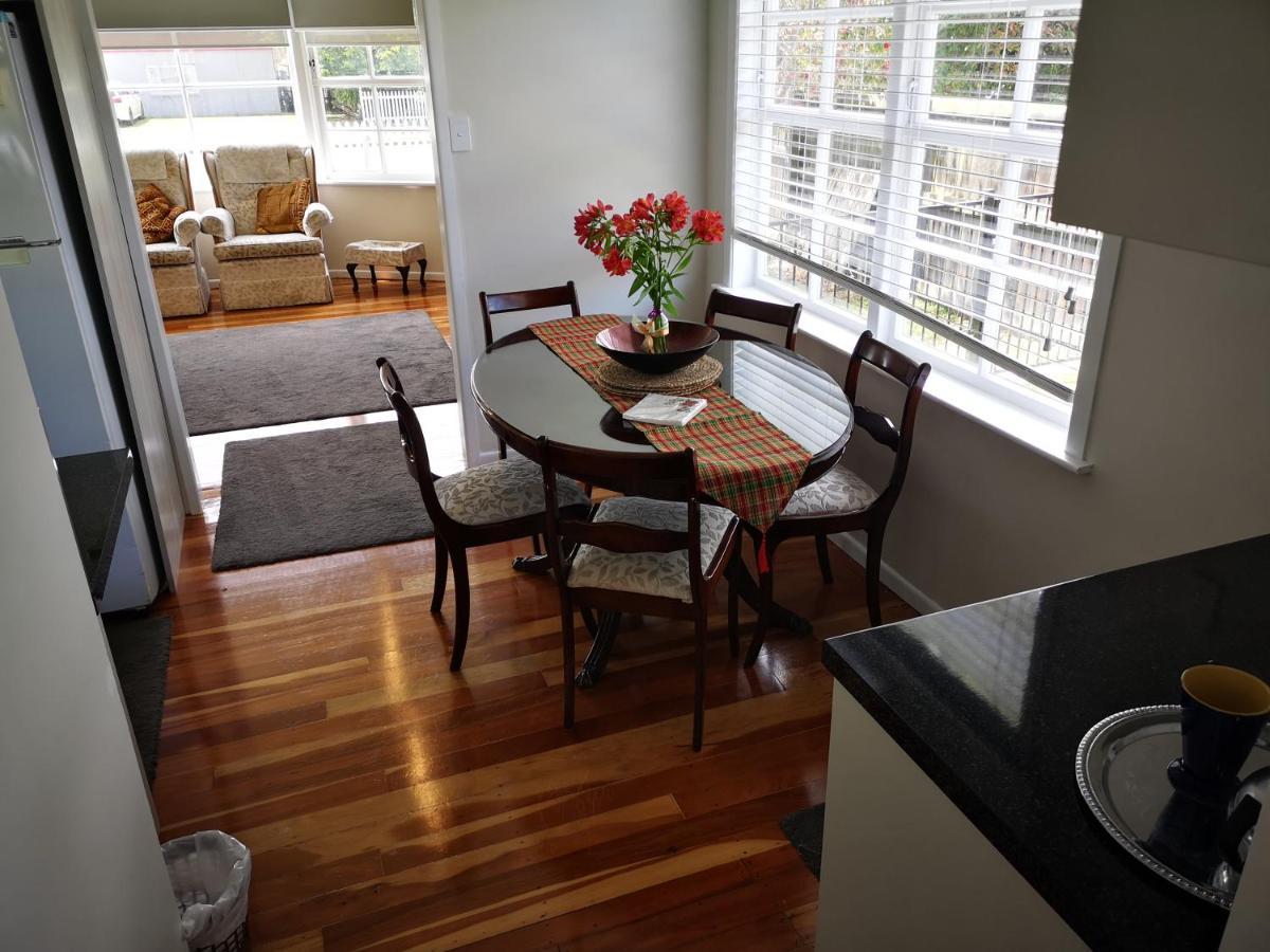 Cheerful 4 Bedroom Holiday Home Ροτόρυα Εξωτερικό φωτογραφία